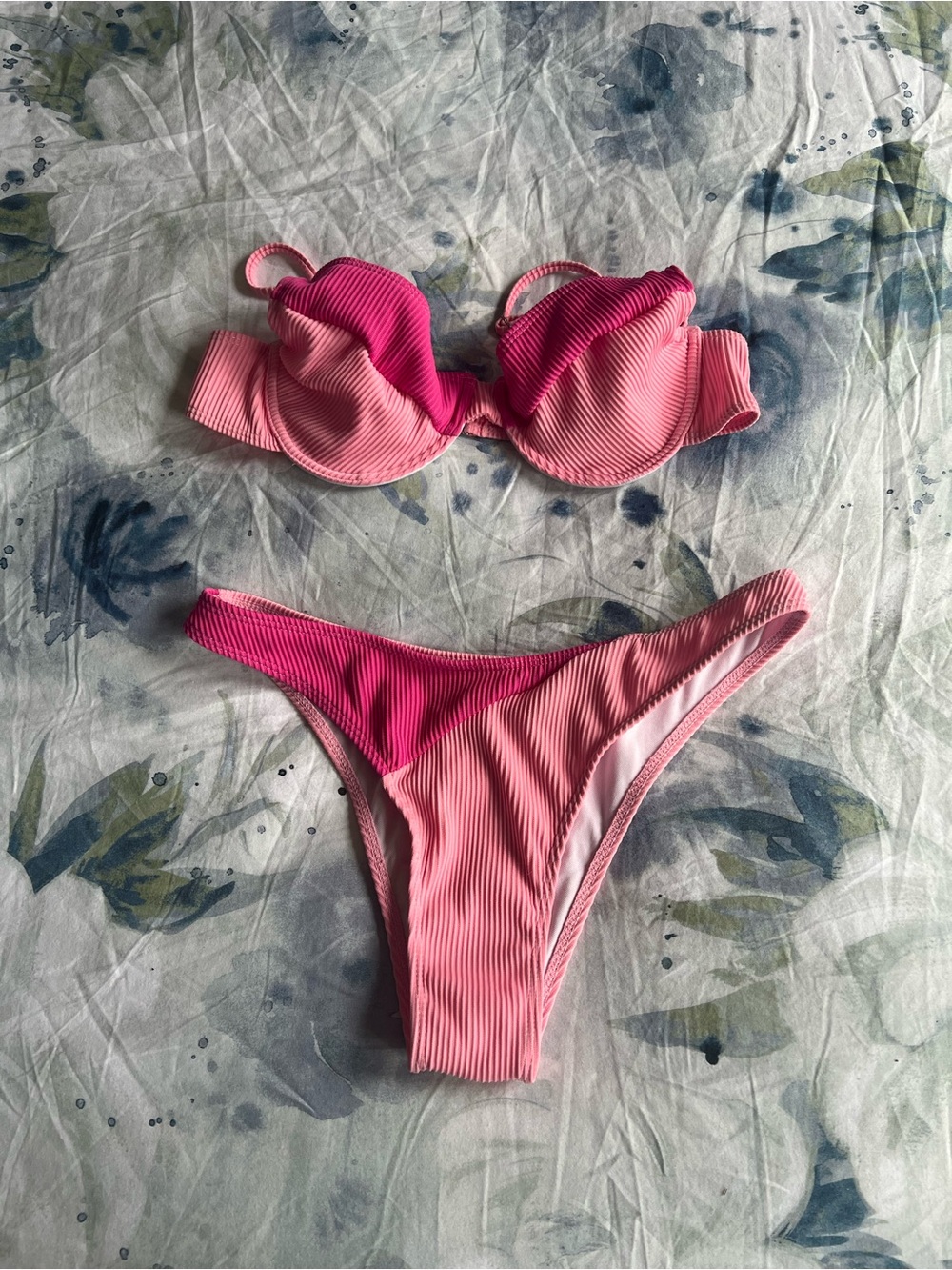 4 bikini - Picture 2 of 4